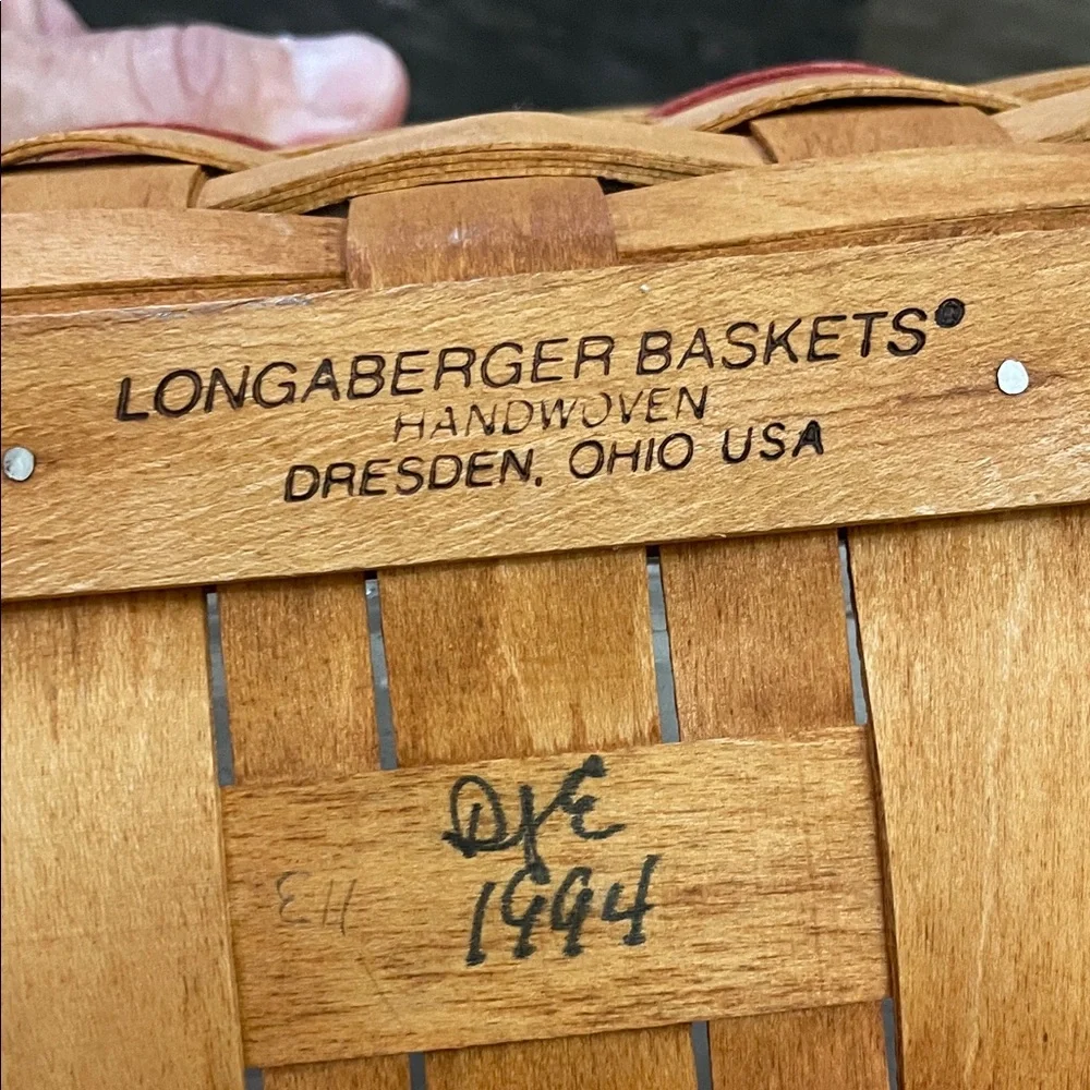 VINTAGE 1994 Longaberger oval Market Handcrafted Brown and Red Woven Basket 13x8
